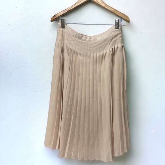 Ann Taylor Nude Pleated Skirt Woman’s 6 - Picture 2 of 6